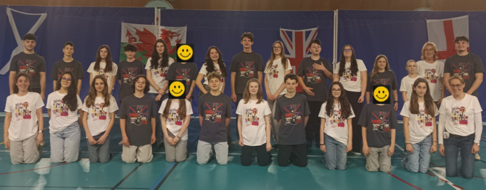 Les élèves de la 4°2 avec leurs avant le spectacle de la British Pop Rock Music